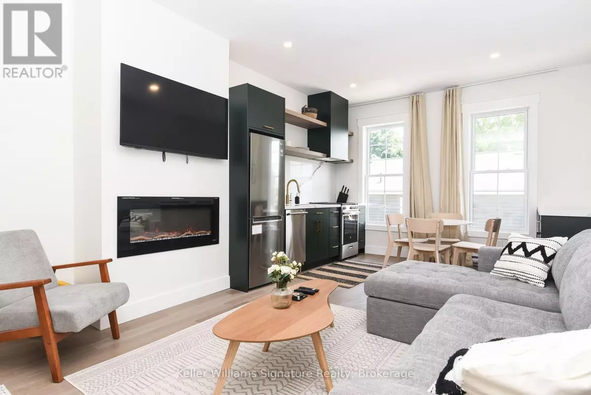 Kawartha Lakes (fenelon Falls), ON K0M1N0,18 Oak ST #4