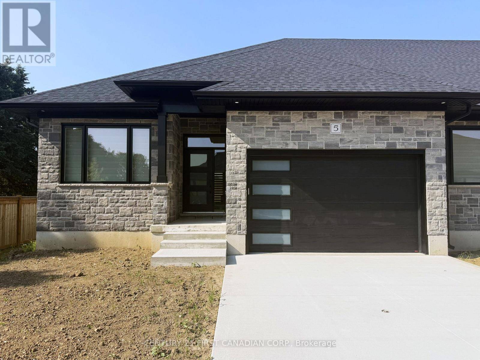 32 Postma CRES #5, North Middlesex (alisa Craig), ON N0M1A0