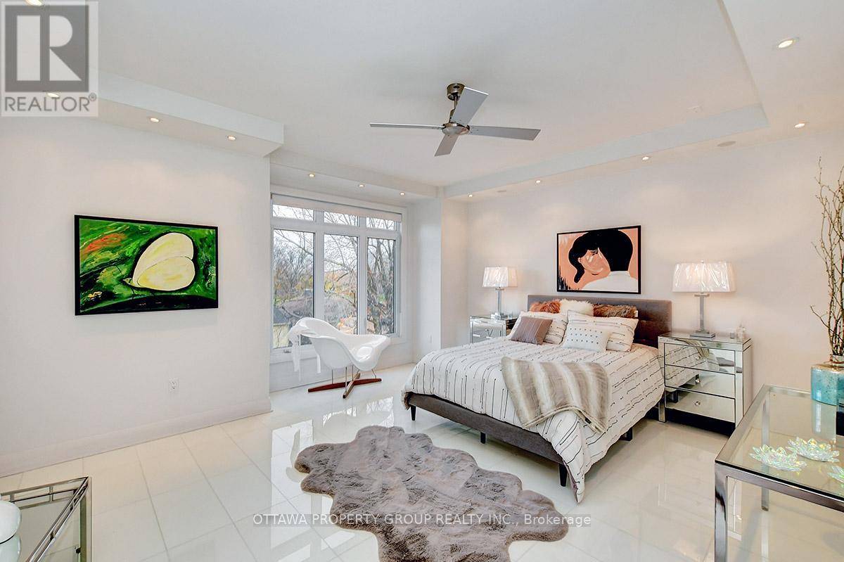Ottawa, ON K1S0Z8,10 Chestnut ST West #C