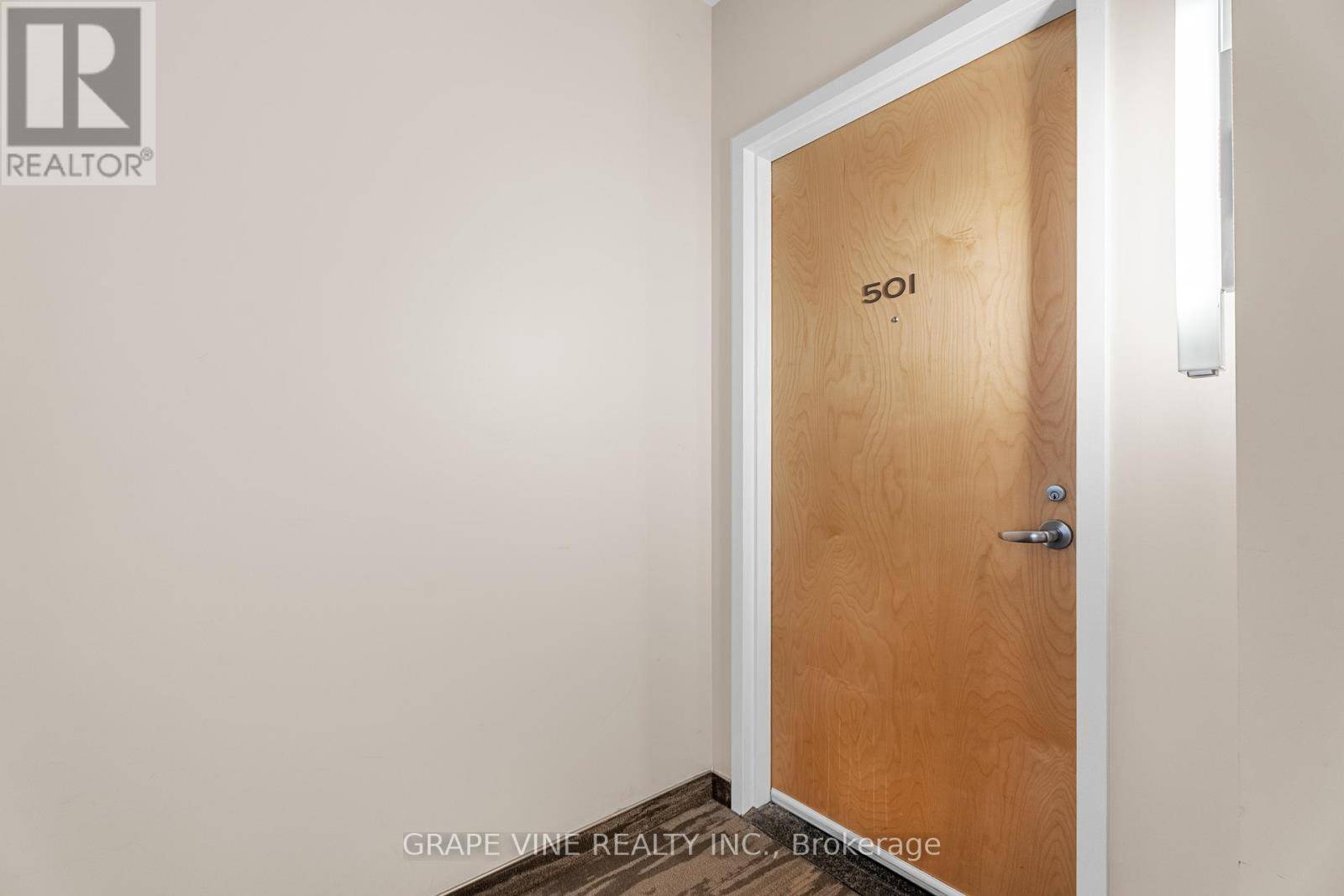 Ottawa, ON K1R0A8,300A Lett ST #501