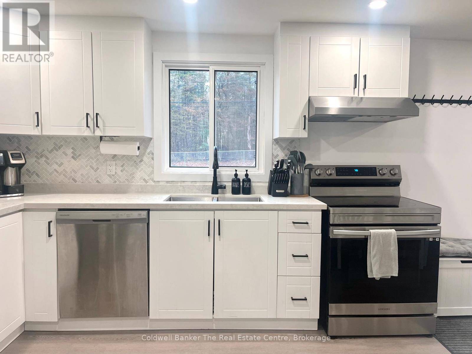 Gravenhurst (muskoka (s)), ON P1P1M8,210 JONES ROAD