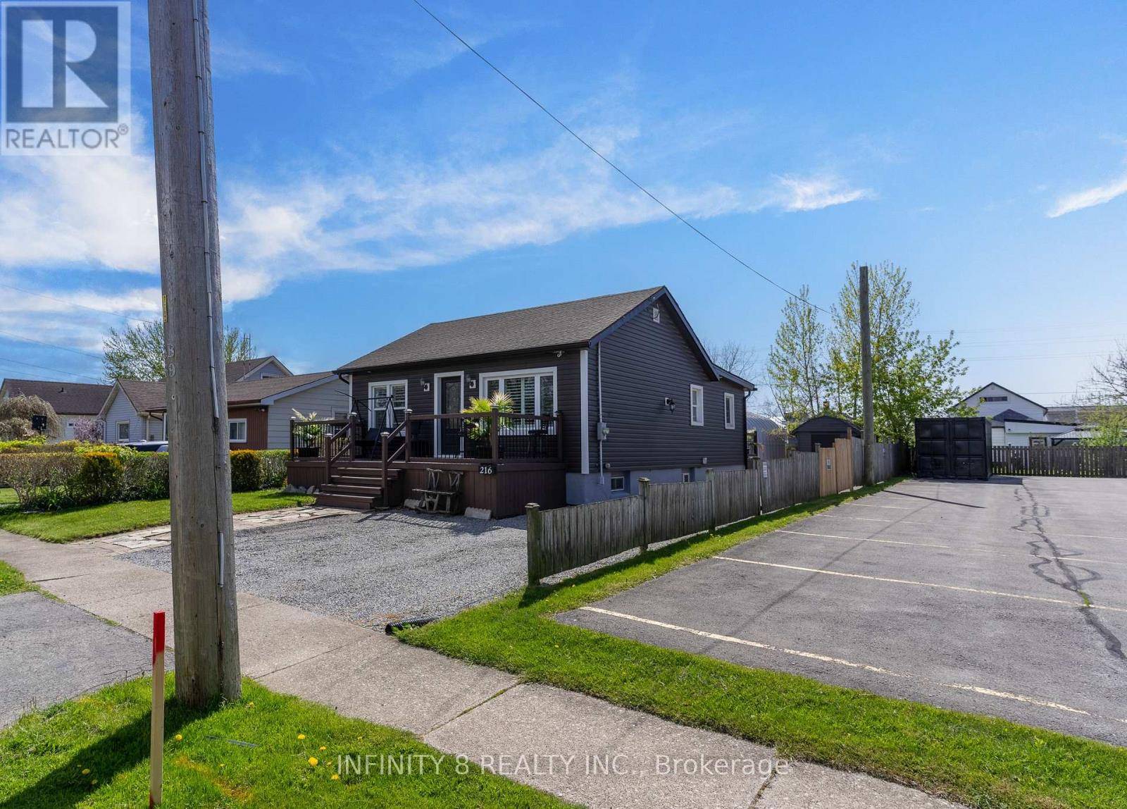 Welland (lincoln/crowland), ON L3B2Z7,216 BEATRICE STREET