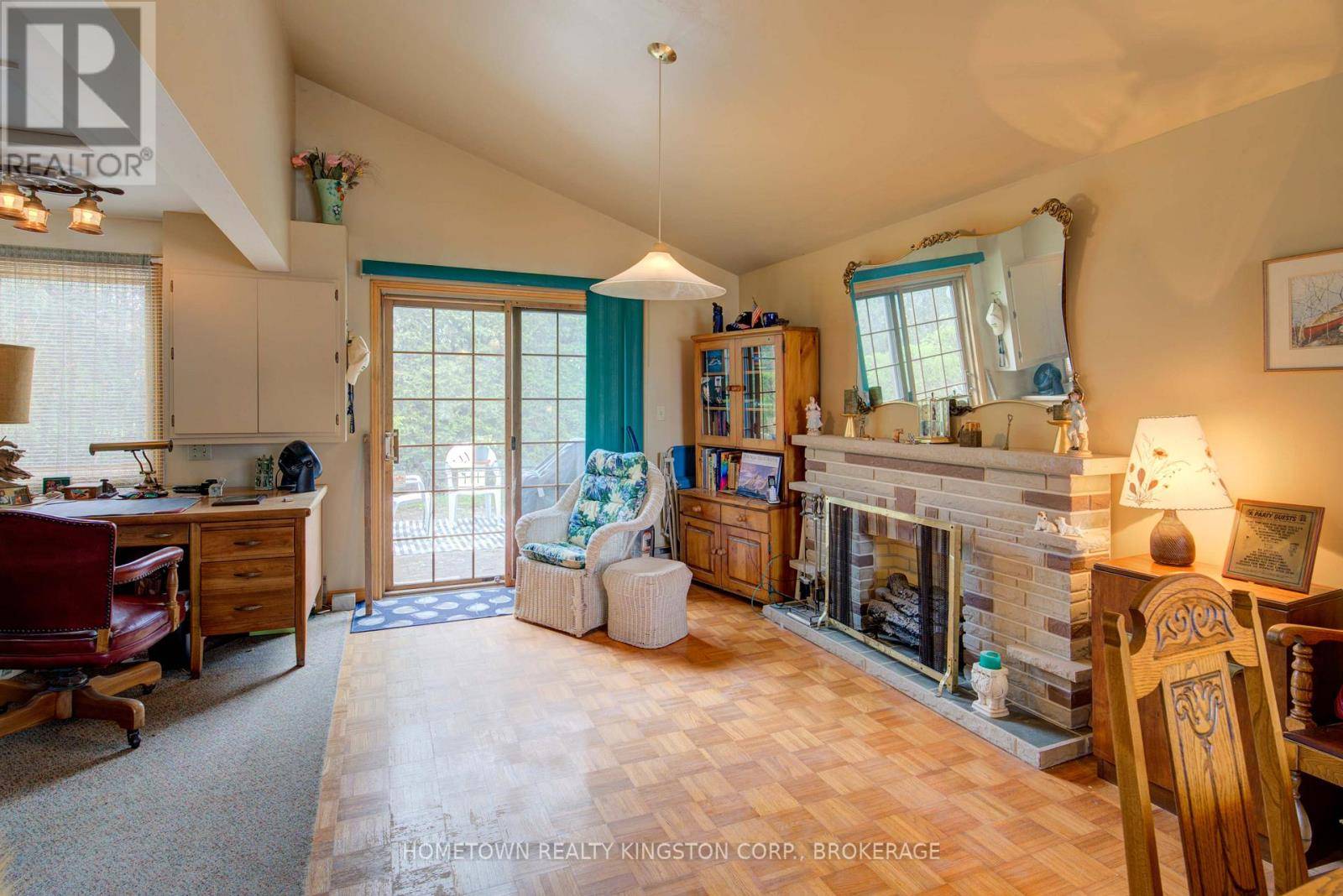 Kingston (central City West), ON K7M2V7,59 HOLLAND CRESCENT
