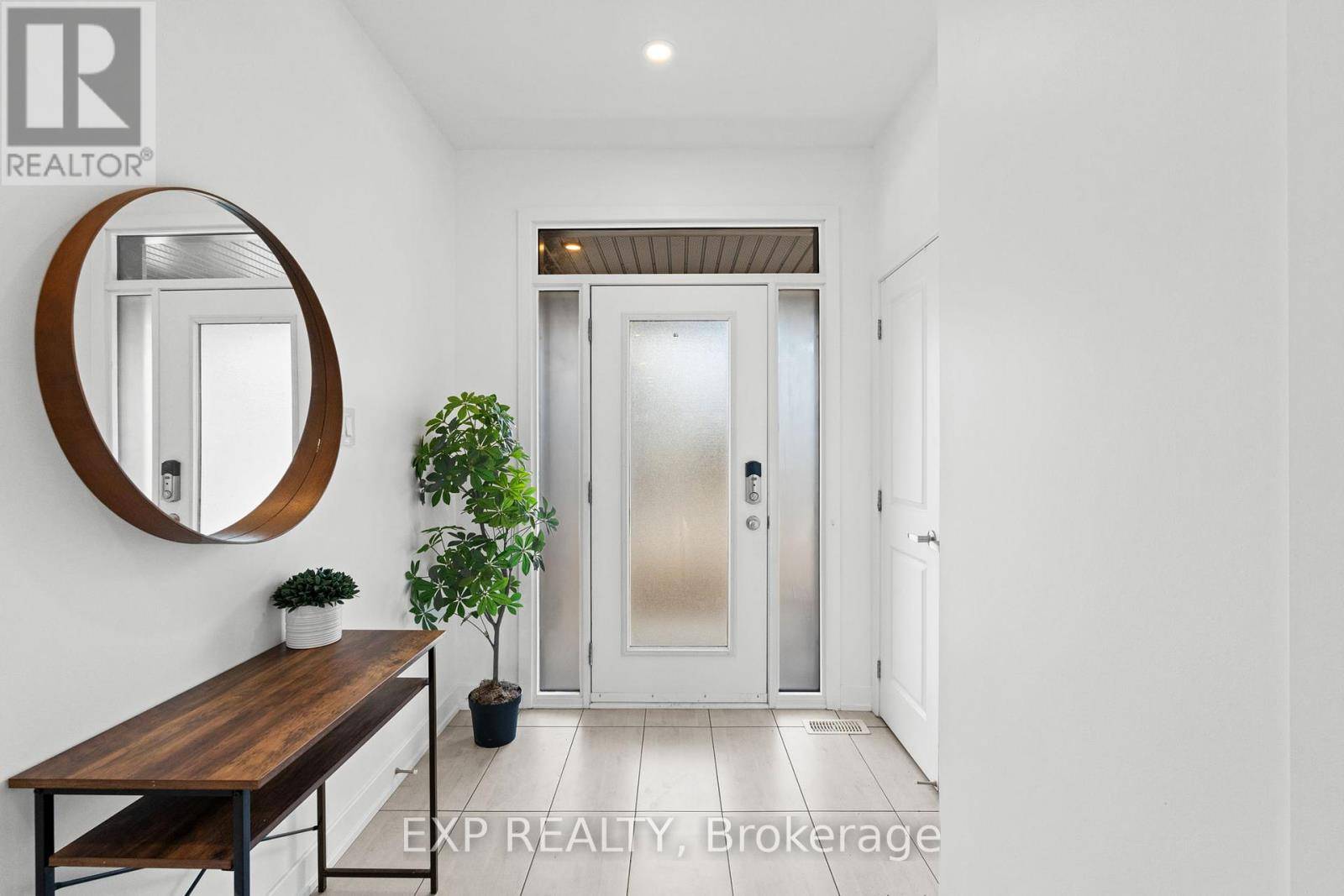 Ottawa, ON K2S2N7,653 PUTNEY CRESCENT