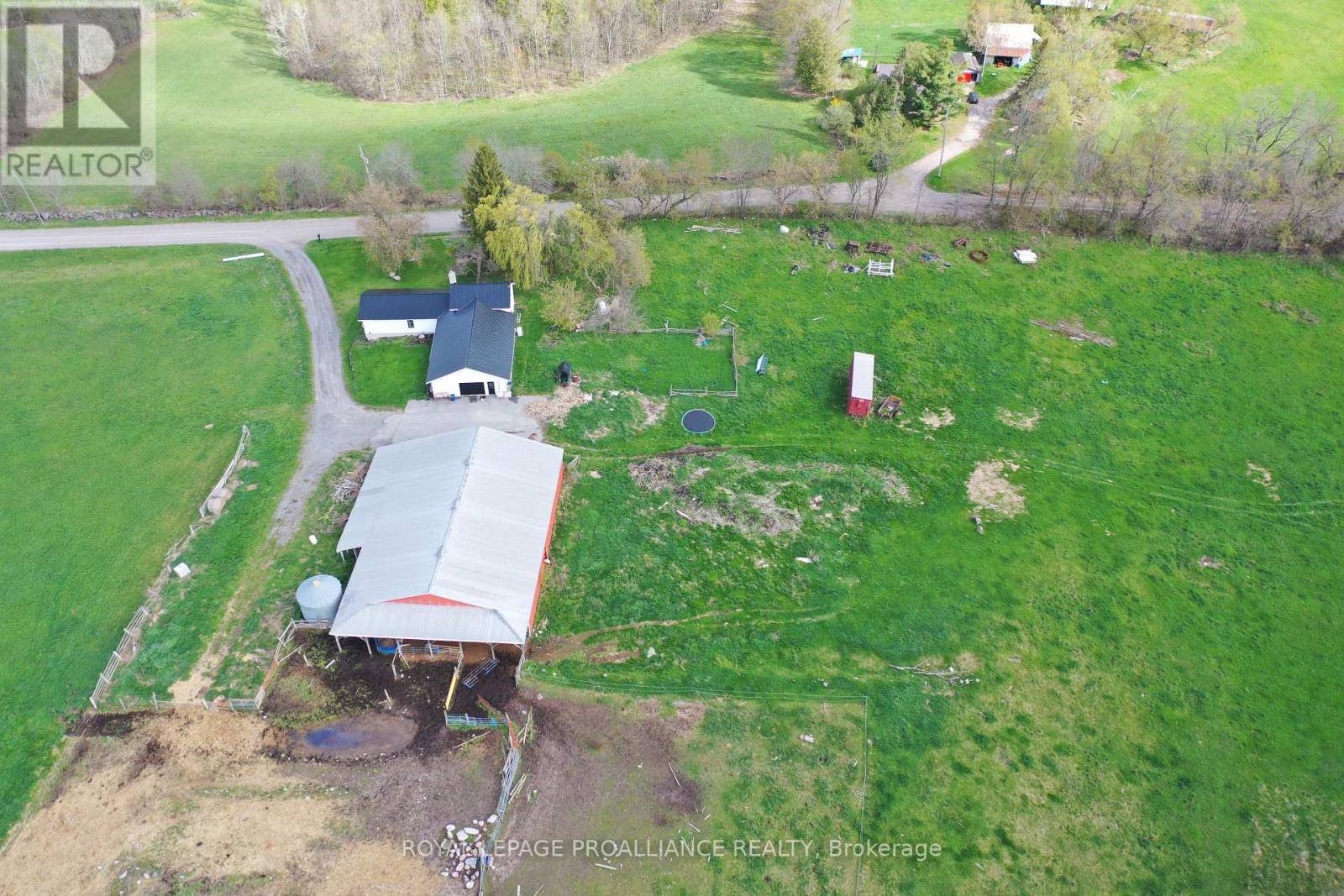 Tyendinaga (tyendinaga Township), ON K0K2Y0,482 SMITH ROAD