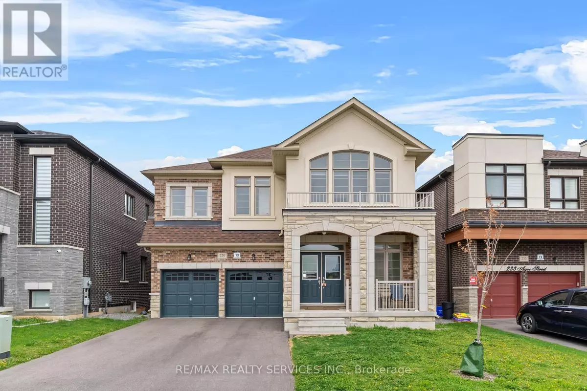 Hamilton (waterdown), ON L8B1W9,229 AGRO STREET