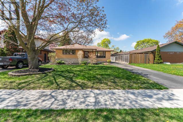 Waterloo, ON N2J3K3,142 MACKAY CRESCENT