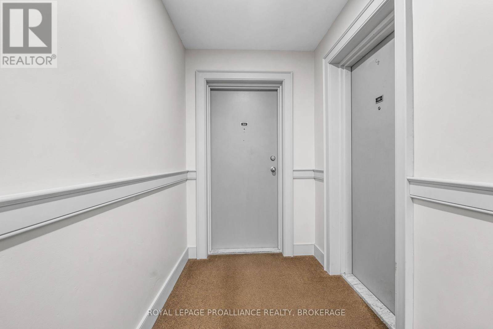Kingston (central City West), ON K7M7H5,17 Eldon Hall PL #314
