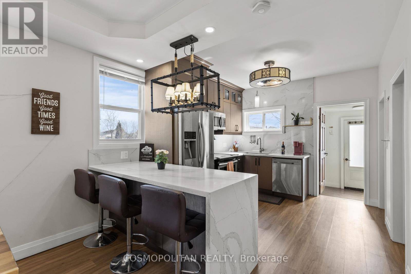 6 MANCHESTER AVENUE, St. Catharines (haig), ON L2R1N8