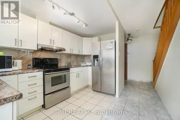 Ottawa, ON K2C3L6,900 Dynes RD #PH8