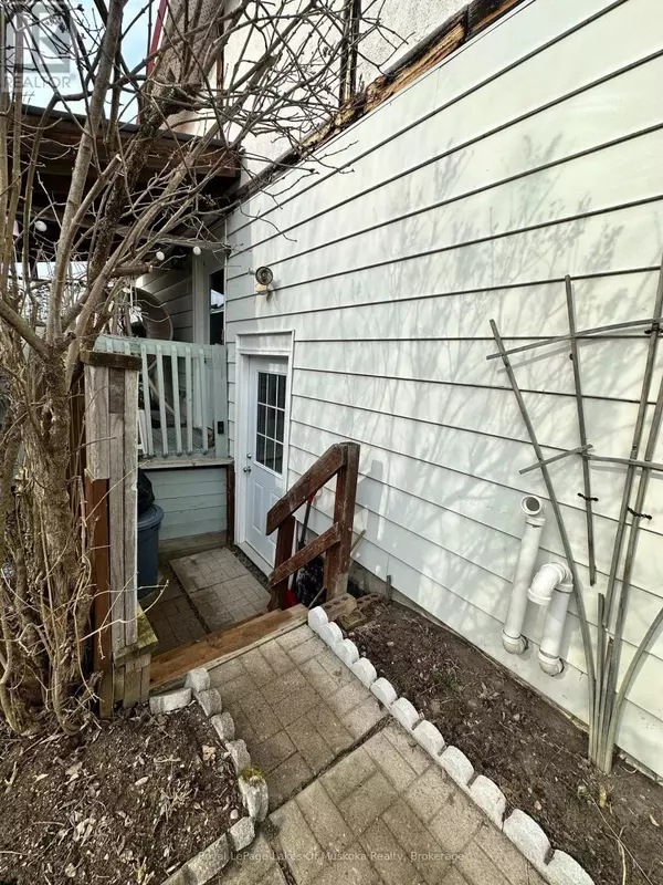 Huntsville (stephenson), ON P0B1M0,250 STEPHENSON 12 ROAD W