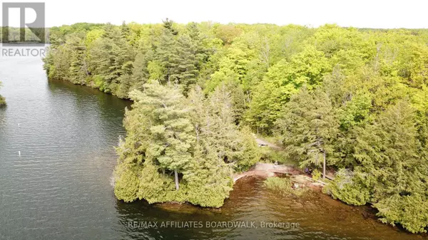 Rideau Lakes, ON K0G1V0,71 LEHMANS ISLAND