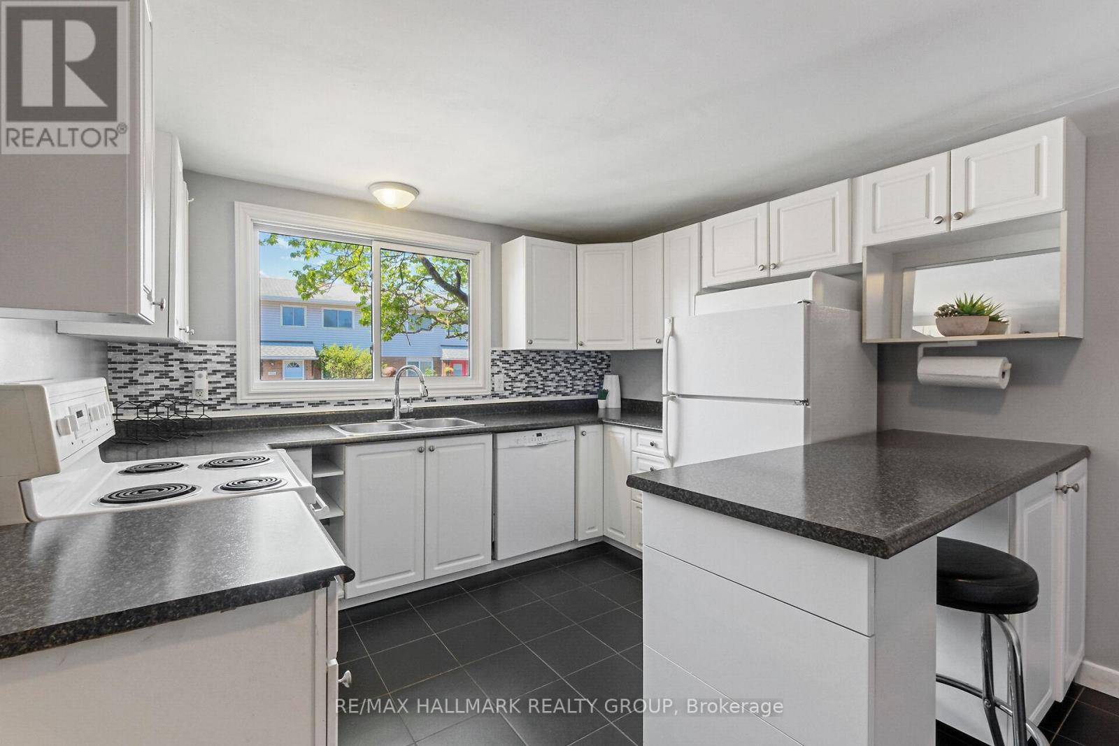 Ottawa, ON K1V6S1,1468L HEATHERINGTON ROAD