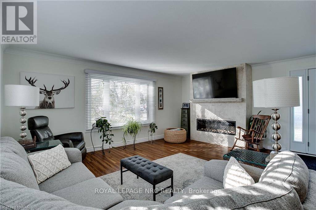 Fort Erie (stevensville), ON L0S1S0,3522 EAST MAIN STREET
