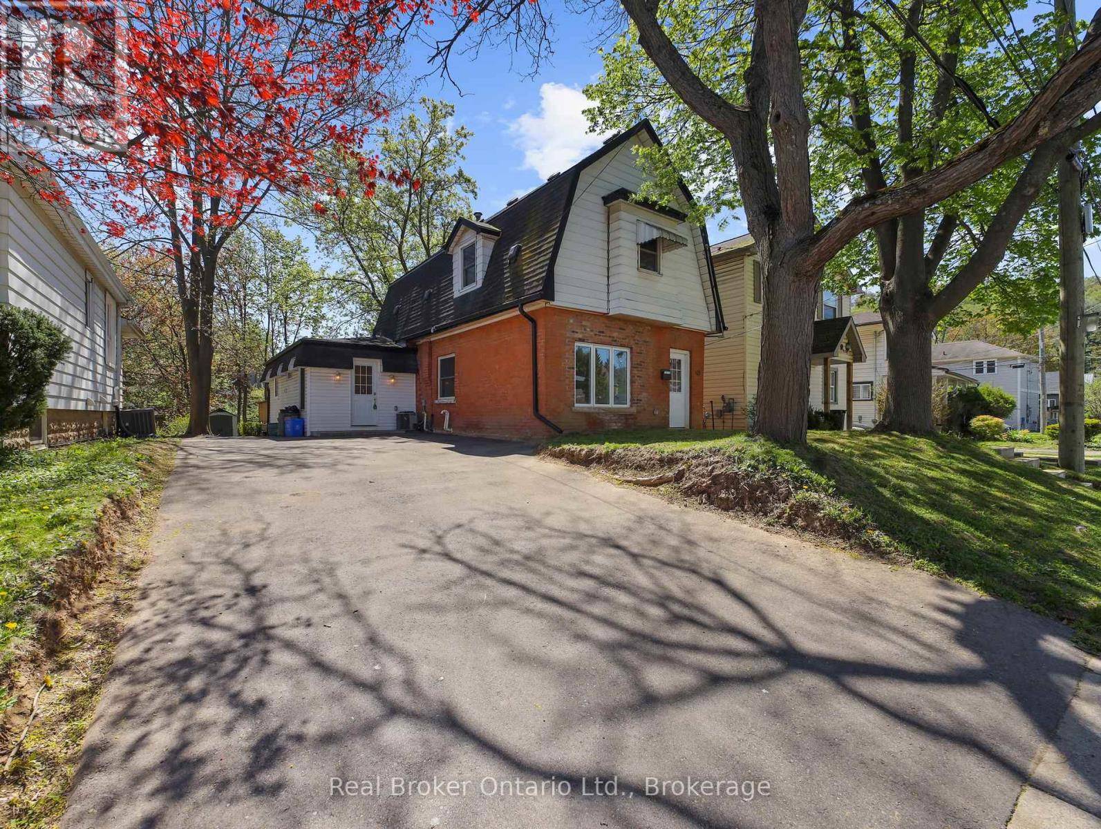 Hamilton (ainslie Wood), ON L8S2Z3,69 HILLVIEW STREET