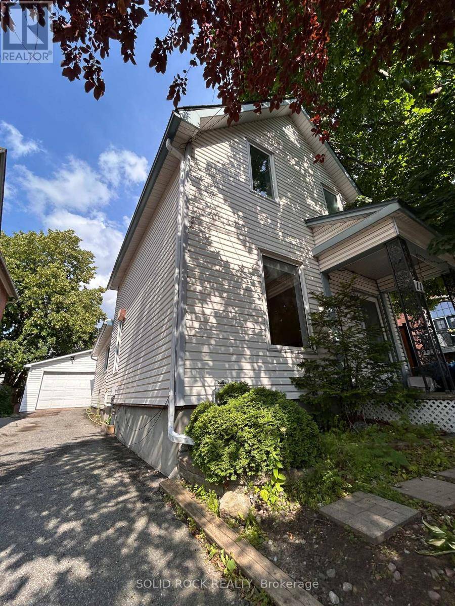 11 MELROSE AVENUE, Ottawa, ON K1Y1T8