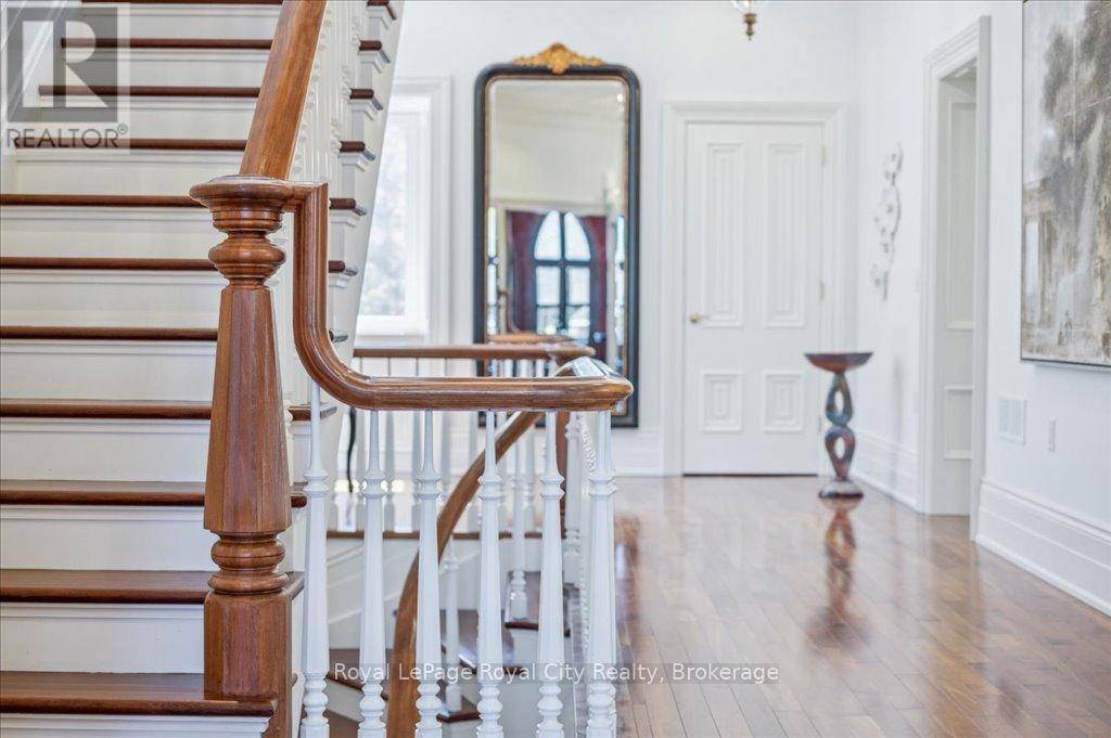 Guelph (dovercliffe Park/old University), ON N1G1A2,25 Manor Park CRES #15