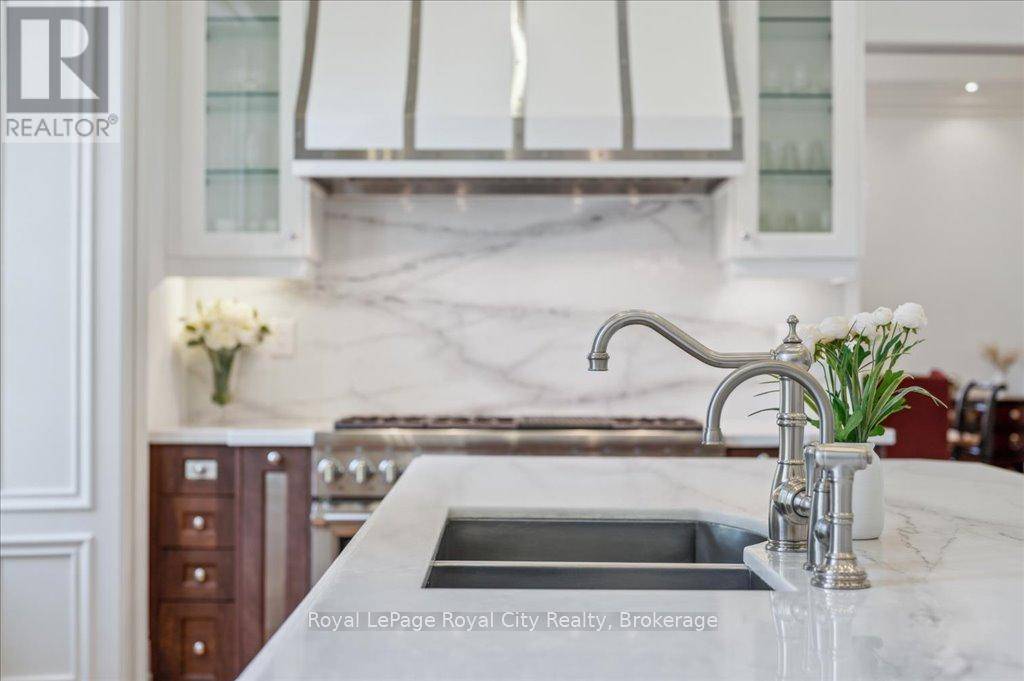 Guelph (dovercliffe Park/old University), ON N1G1A2,25 Manor Park CRES #15