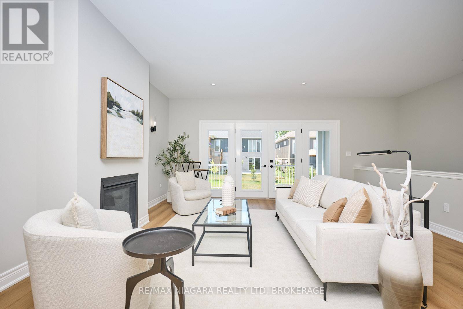 Fort Erie (ridgeway), ON L0S1N0,21 SUNRISE COURT N