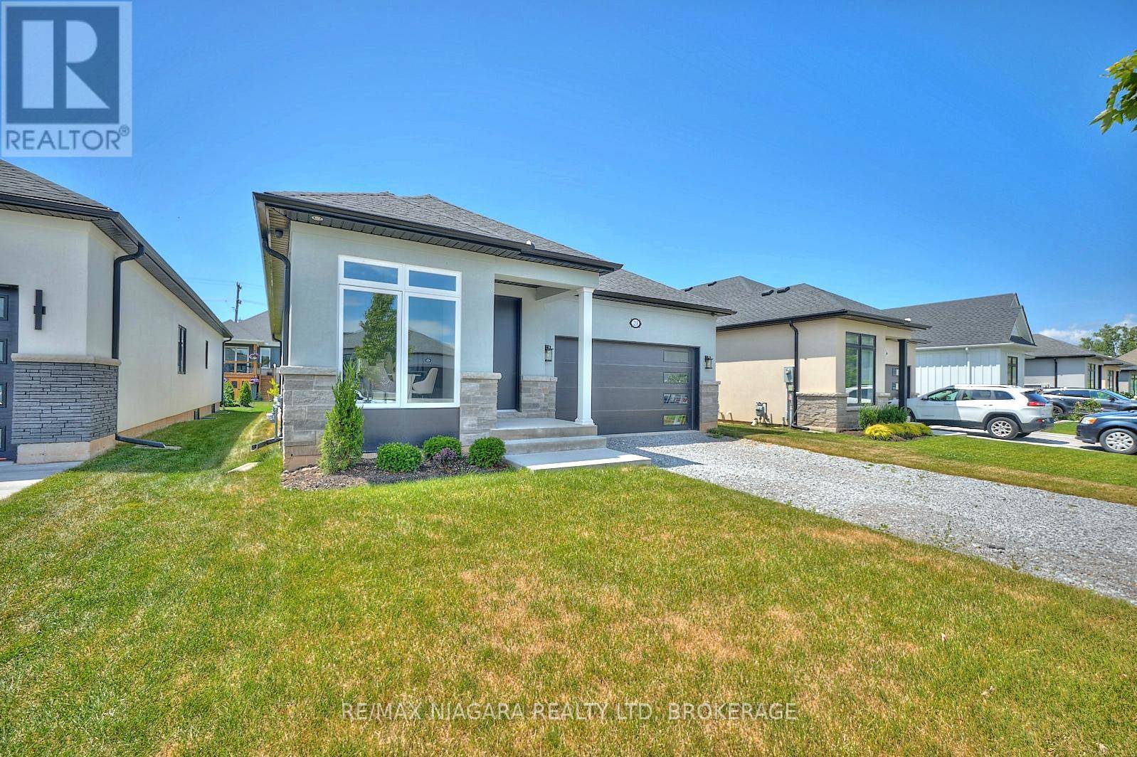 Fort Erie (ridgeway), ON L0S1N0,21 SUNRISE COURT N