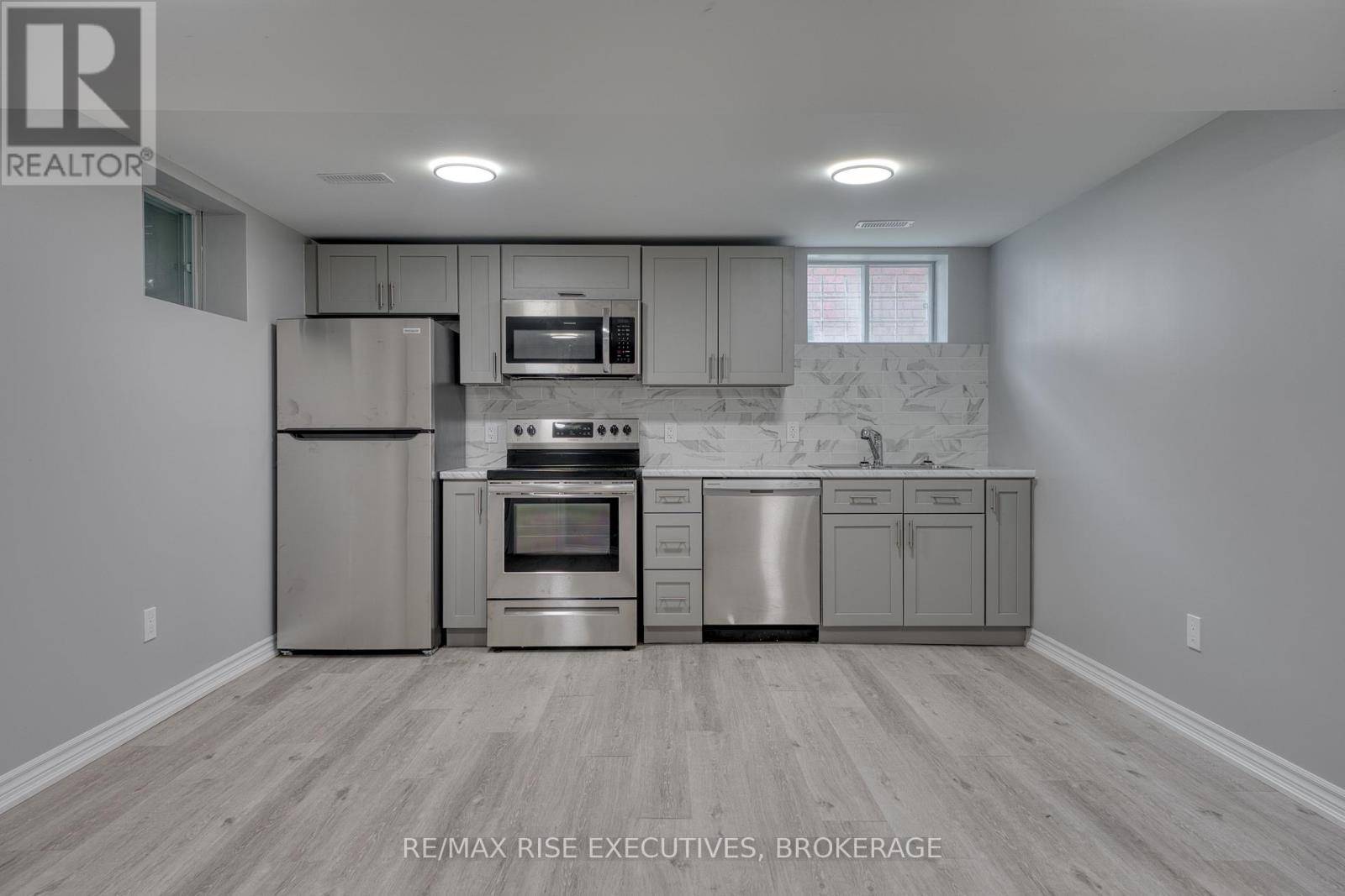 Kingston (rideau), ON K7K6W3,151 DAUPHIN AVE #2
