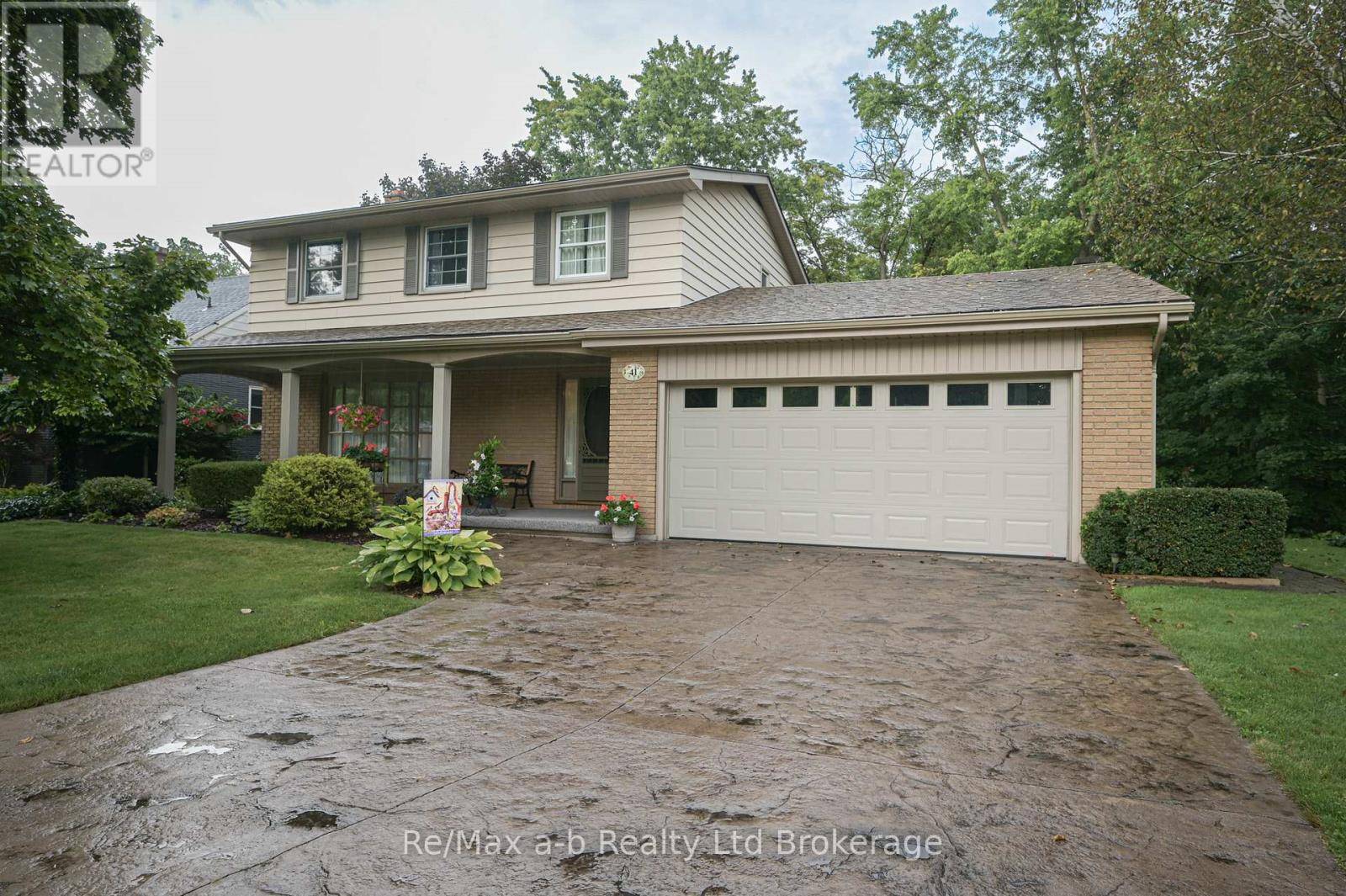 Tillsonburg, ON N4G2B7,41 PARKWOOD DRIVE
