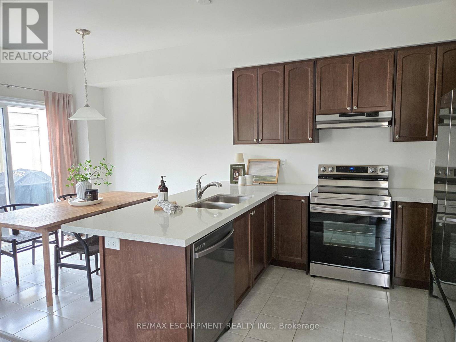 Hamilton (ancaster), ON L9G3K9,305 Garner RD West #118