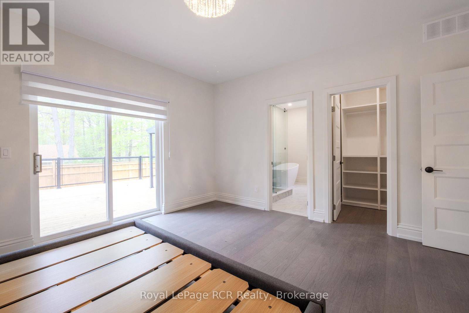 South Bruce Peninsula, ON N0H2G0,10 FREDERICK STREET E