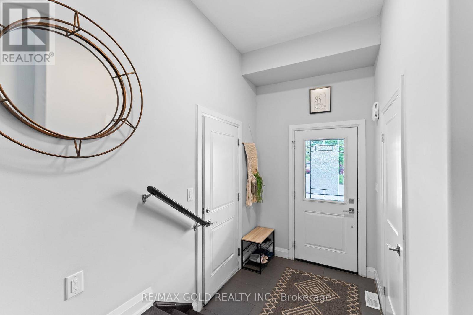 Kitchener, ON N2C1P4,42 FIFTH AVENUE