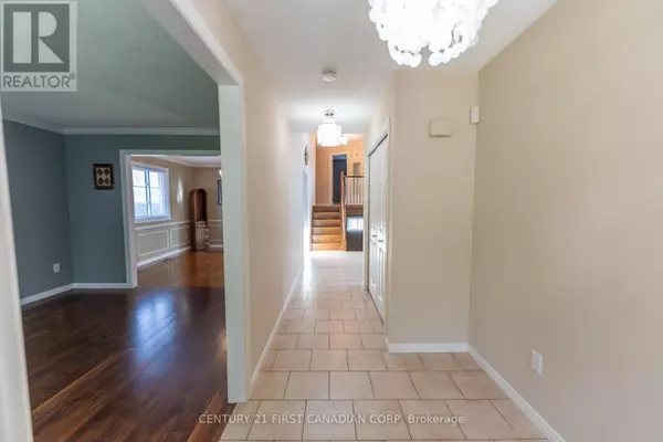 London South (south Q), ON N6C5N2,27 GOLFVIEW CRESCENT