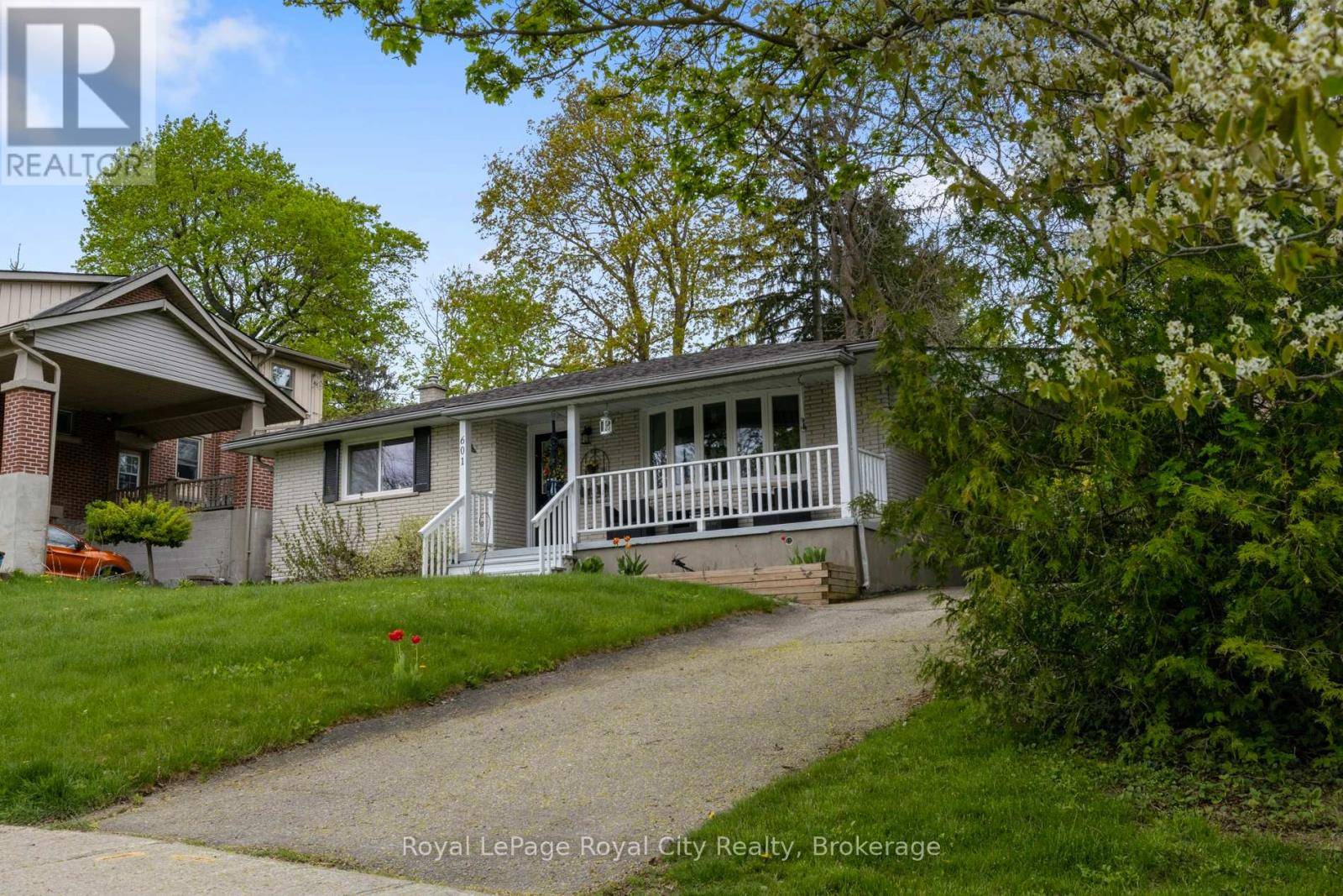 Centre Wellington (fergus), ON N1M1S2,601 COLQUHOUN STREET
