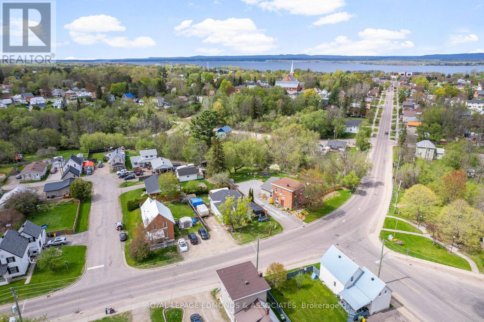 Pembroke, ON K8A4E2,448 EGANVILLE ROAD