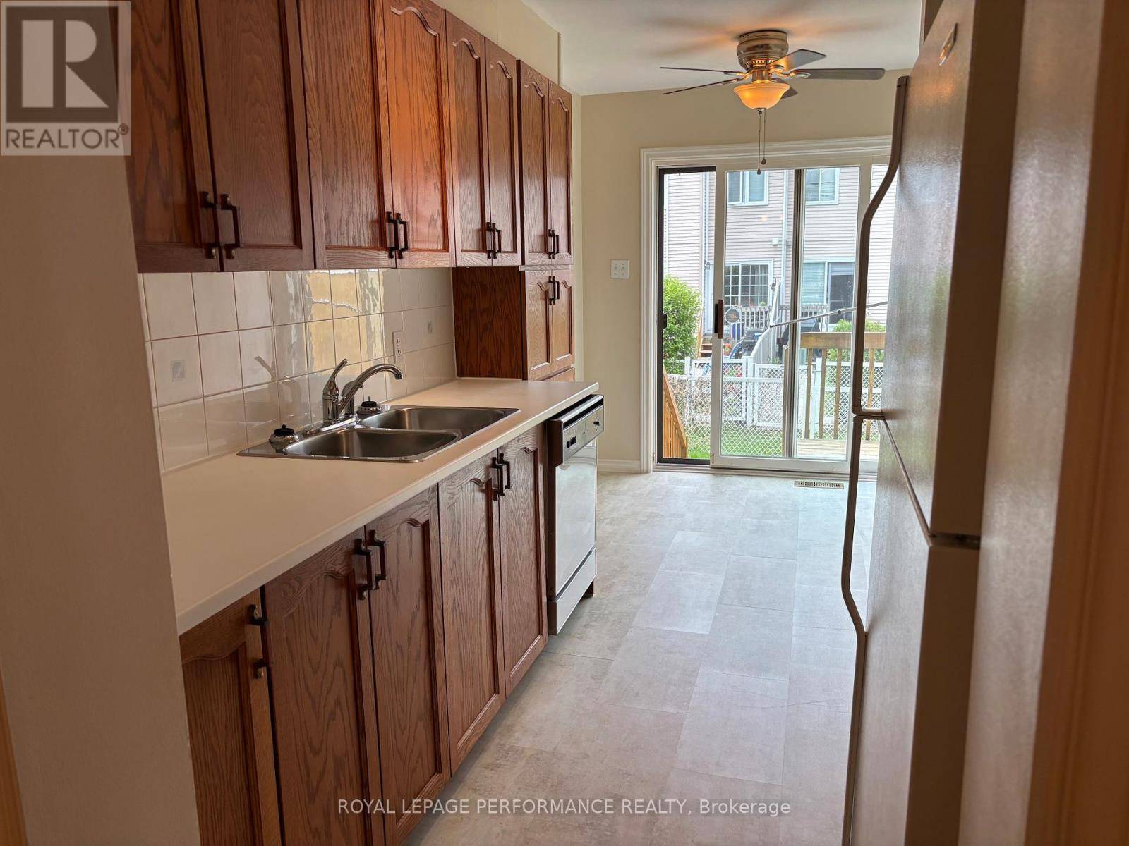 Ottawa, ON K1C7J1,6183 Red Willow Drive DR #6
