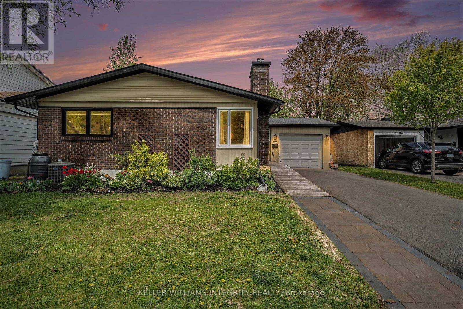 Ottawa, ON K1J7X5,673 LA VERENDRYE DRIVE