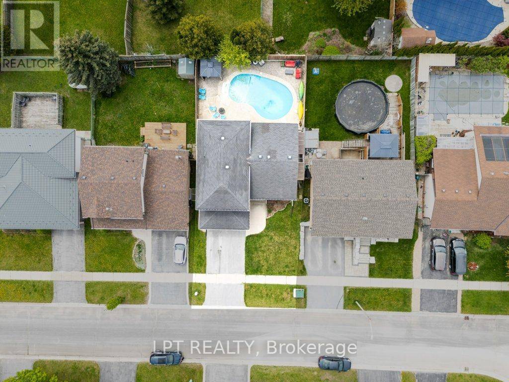 Kingston (east Gardiners Rd), ON K7M8C3,304 SUNRISE CRESCENT