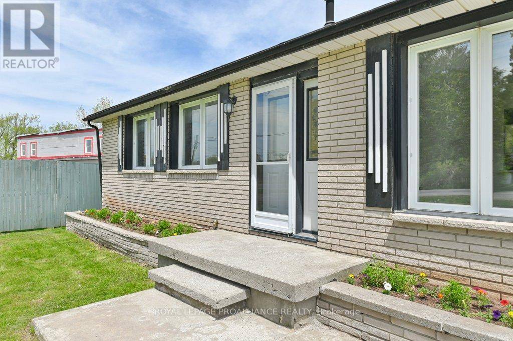 Quinte West (murray Ward), ON K0K1L0,22227 LOYALIST PARKWAY