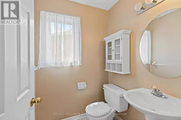 Ottawa, ON K2T1B3,11 HIGHMONT COURT
