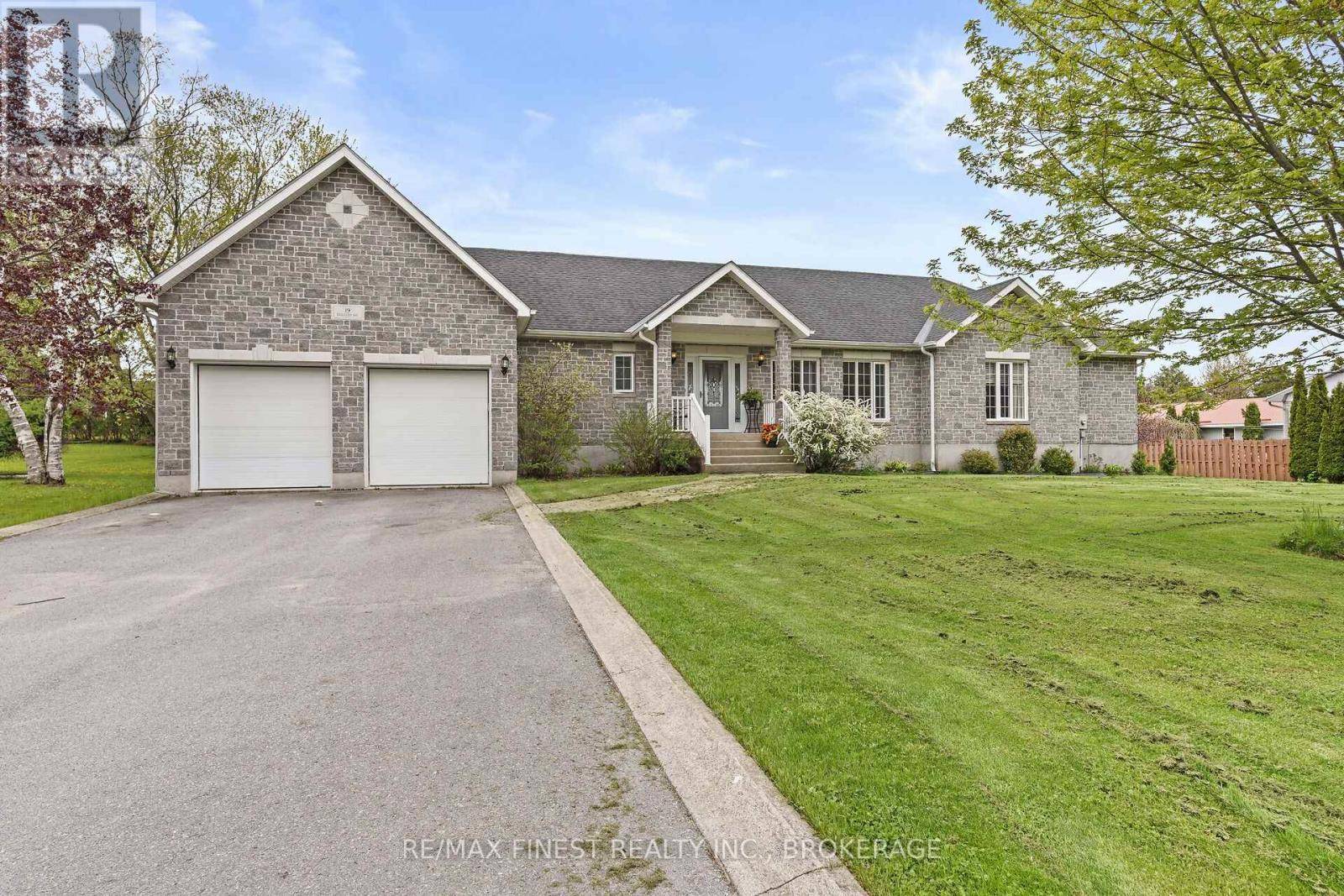 19 DALGLEISH AVENUE, Kingston (kingston East (incl Barret Crt)), ON K7L5H6