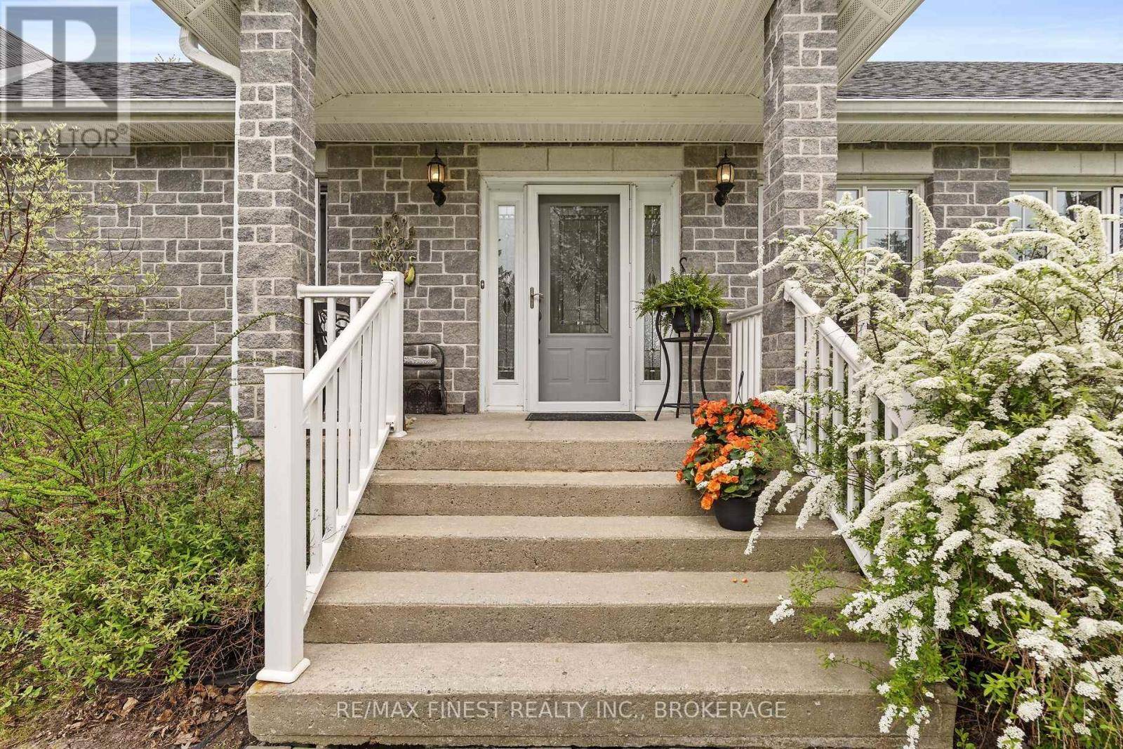 Kingston (kingston East (incl Barret Crt)), ON K7L5H6,19 DALGLEISH AVENUE