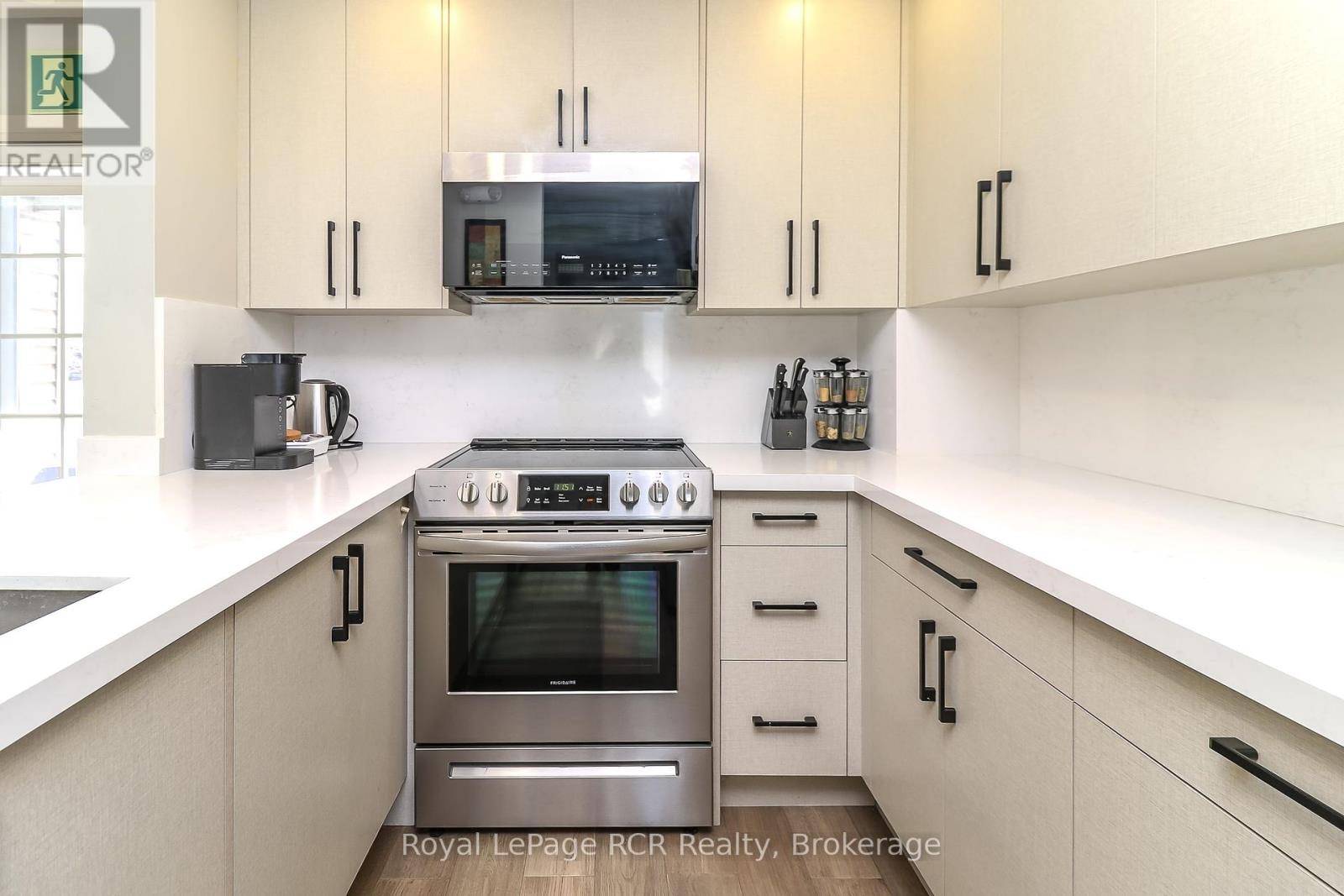 Blue Mountains, ON L9Y0M4,162 Settlers WAY #22