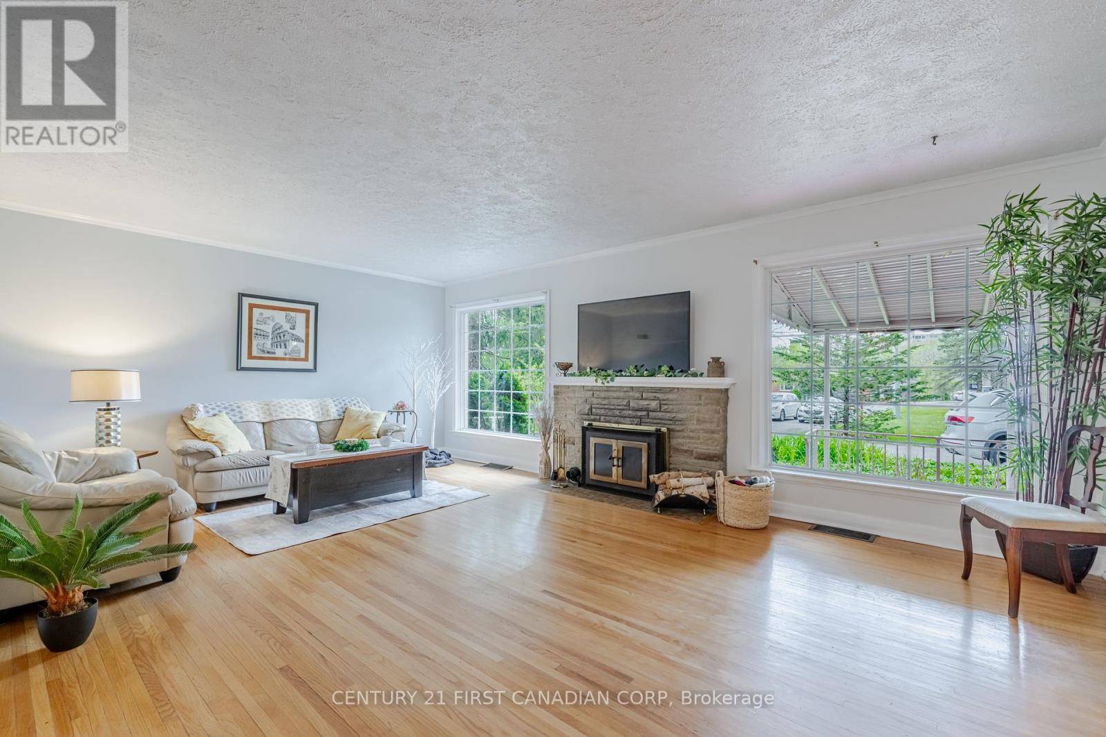 London North (north N), ON N6H2R7,420 RIVERSIDE DRIVE