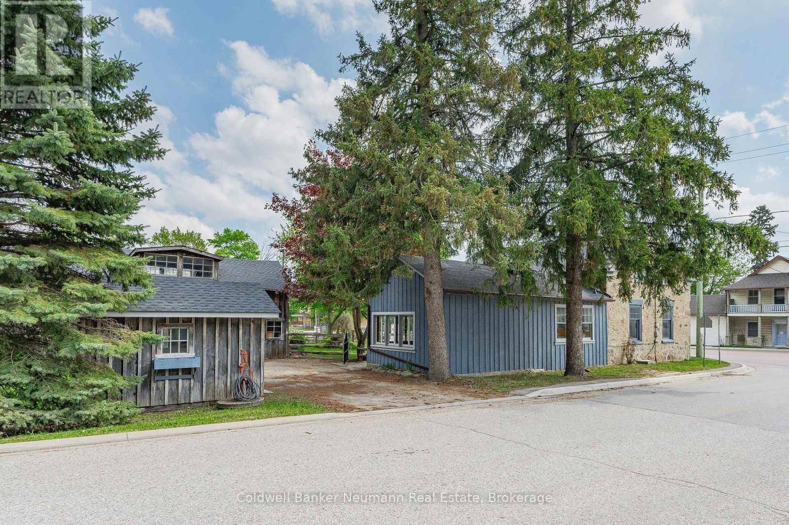 Puslinch (aberfoyle), ON N0B2J0,52 BROCK ROAD S