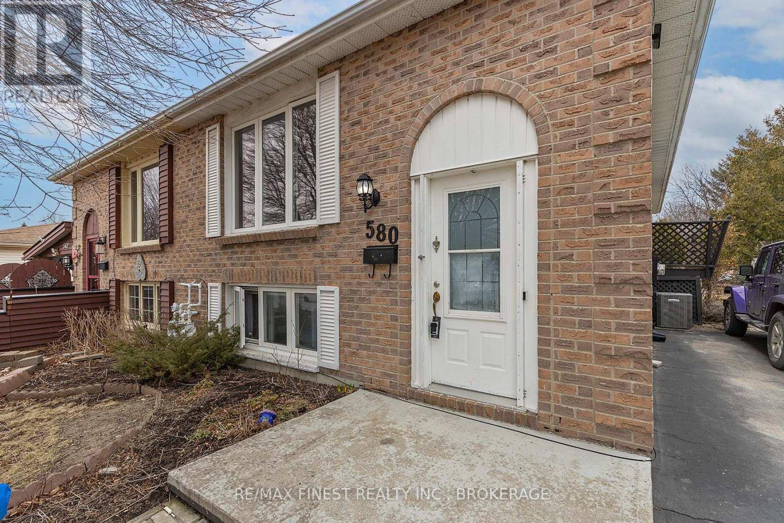 Kingston (east Gardiners Rd), ON K7M8B6,580 Gavin CT #2
