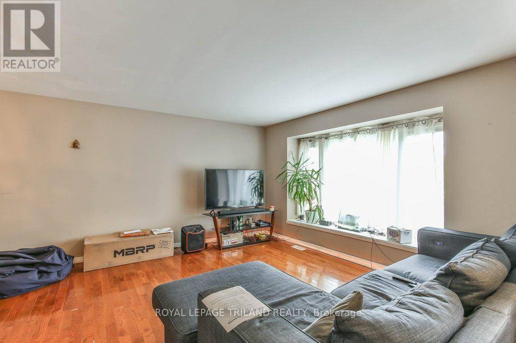London North (north H), ON N5X1Z1,4 MAXWELL CRESCENT