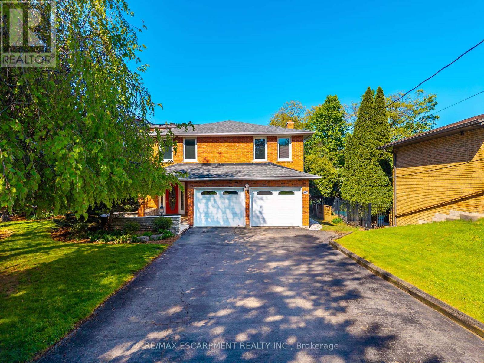 Hamilton (ancaster), ON L9G3H6,887 MONTGOMERY DRIVE