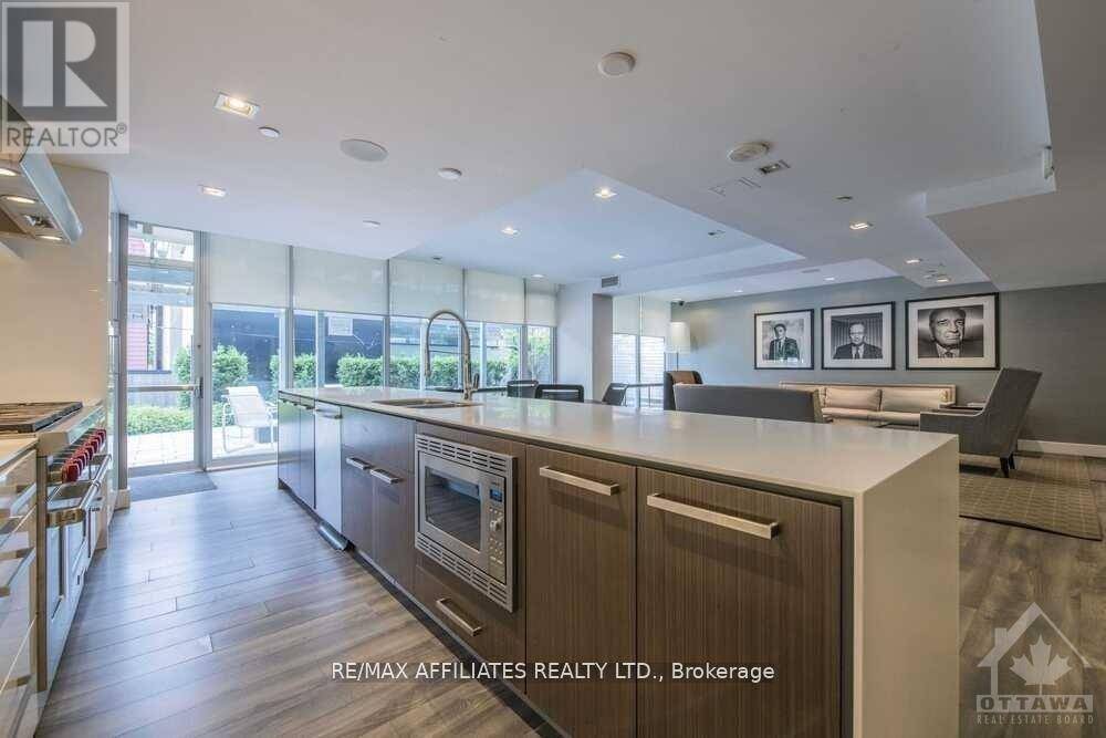 Ottawa, ON K2P0E2,300 Lisgar ST #707