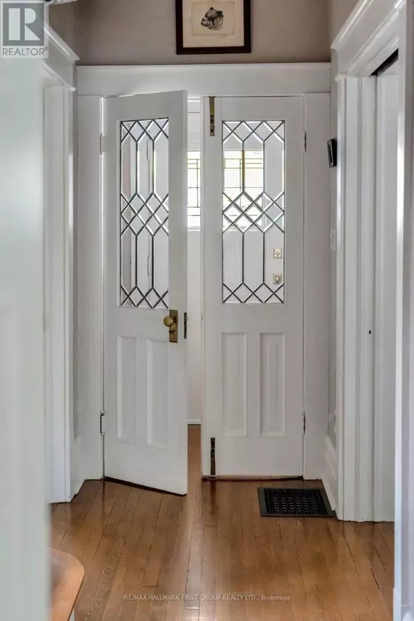 Cobourg, ON K9A2M9,174 KING STREET W