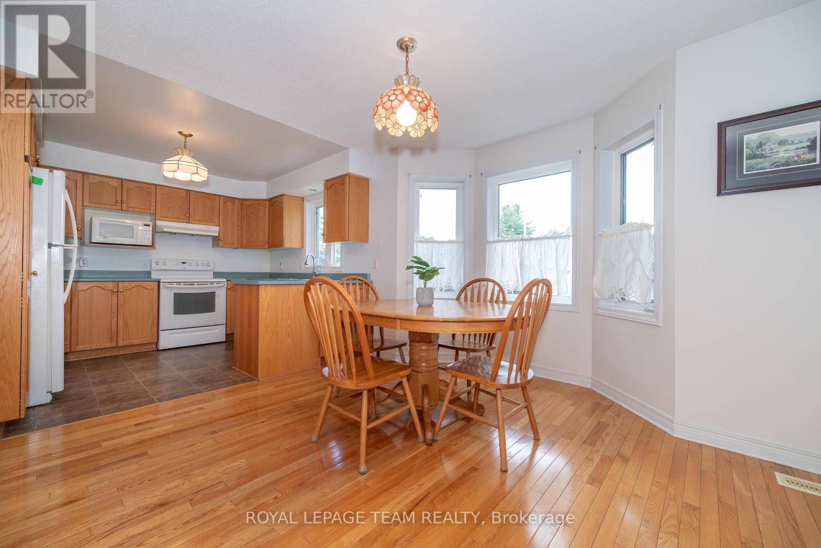 Renfrew, ON K7V4M5,807 KEDROSKY DRIVE