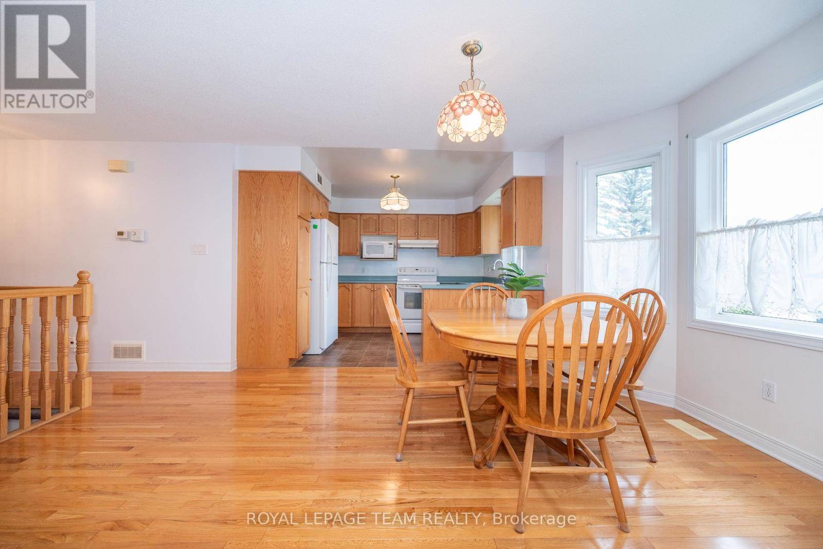 Renfrew, ON K7V4M5,807 KEDROSKY DRIVE