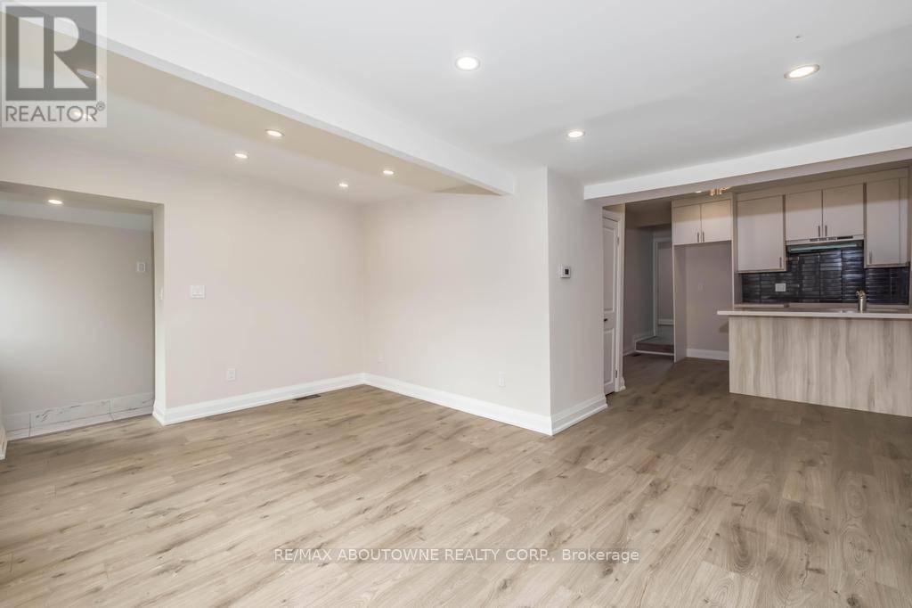 Hamilton (landsdale), ON L8L5C4,131 WEST AVENUE N